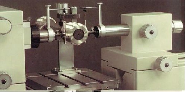 Medición de un calibre tampón roscado con el método de las tres varillas